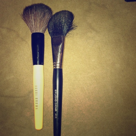 ⭕Sold⭕ Powder Brush &Studio GearContour brush