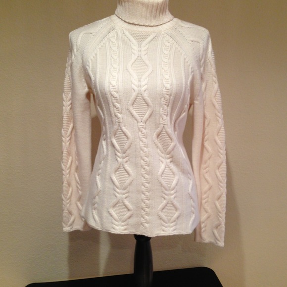 Cozy and warm cable knit sweater. New!