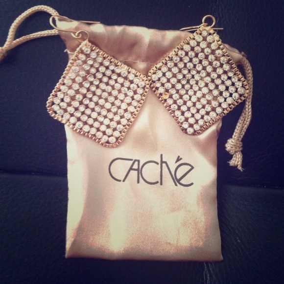 💃Brand New Caché Earrings💃