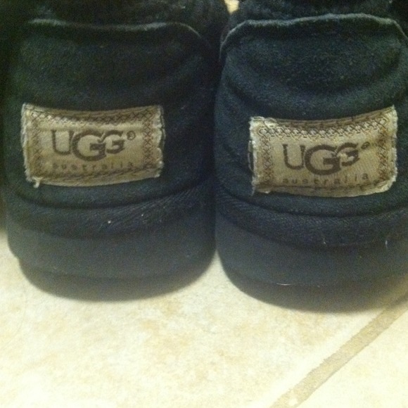 Black knit uggs please read description