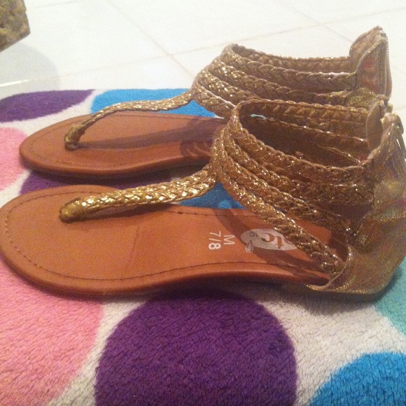 🔴Reserved🔴Rue21 new gold strapy sandals
