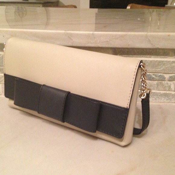 Kate Spade adorable taupe and black bow handbag!