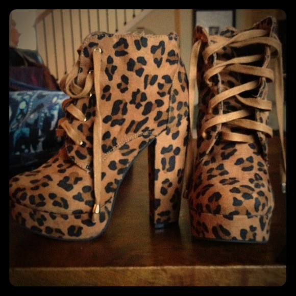 Reserved💥Forever 21 Cheetah Print Heels
