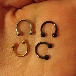 Four labret rings size 16 g