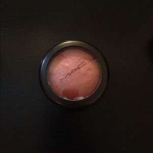 !!!!SOLD!!!! mac blush (mineralized) Gleeful