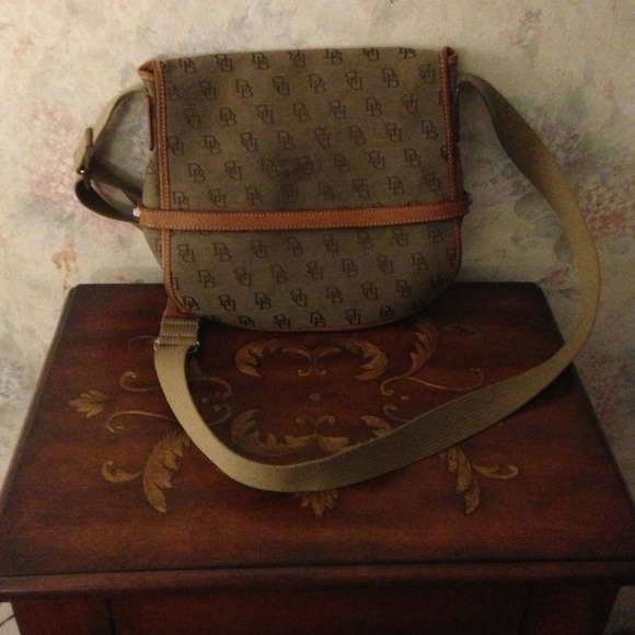🌟🌟 reduced Dooney & Bourke Messenger Bag