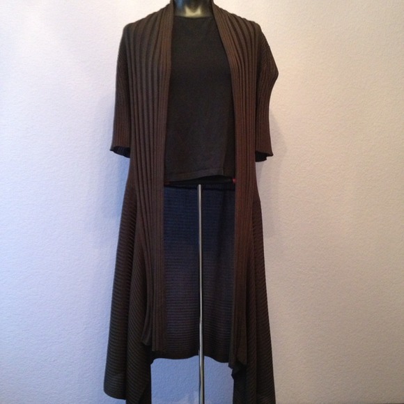 Long form fitting green cardigan