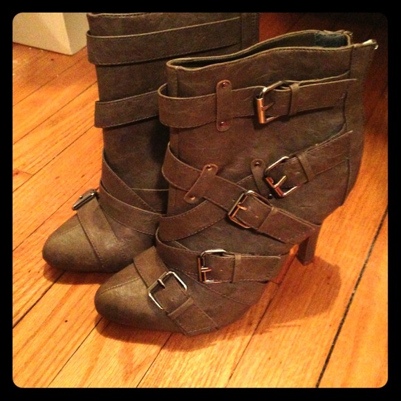 Low rise boots