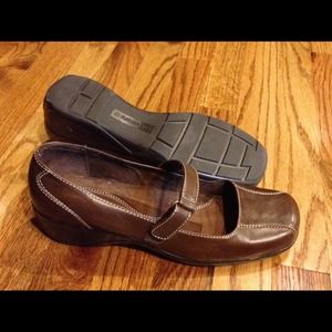Women's Naturalizer Brown Loafer