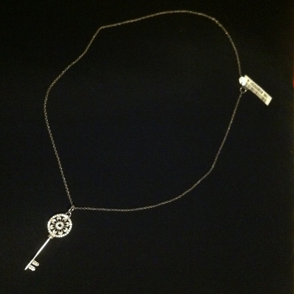 The Key to Your ❤ Gorgeous Sterling & CZ Necklace. - Picture 2 of 4