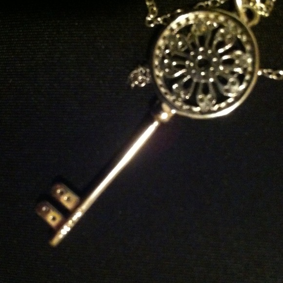 The Key to Your ❤ Gorgeous Sterling & CZ Necklace. - Picture 3 of 4