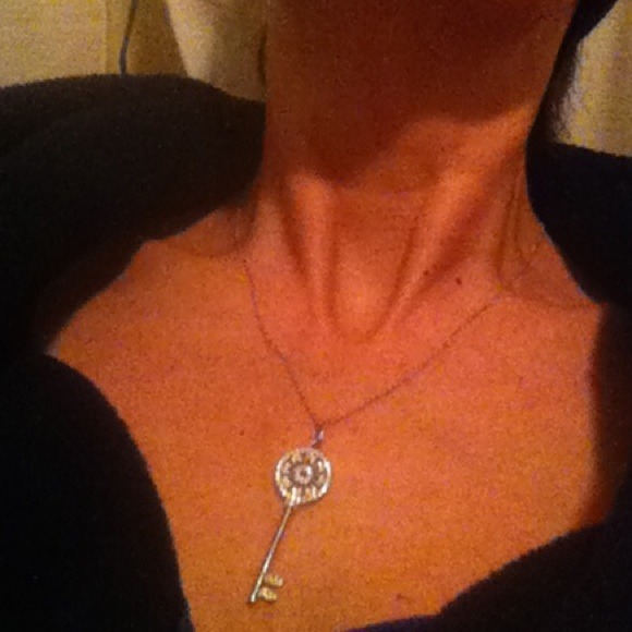 The Key to Your ❤ Gorgeous Sterling & CZ Necklace. - Picture 4 of 4