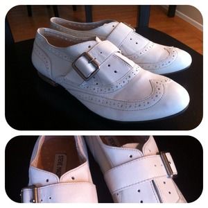 ❌SOLD❌Steve Madden White Oxfords