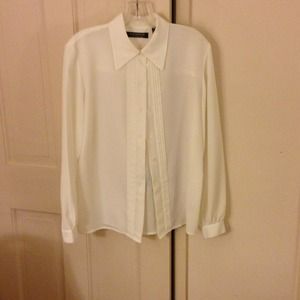 ***Sold****Liz claiborne classic white tops.....
