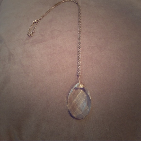 Clear crystal necklace