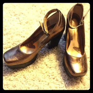 Size 7 leather shoes