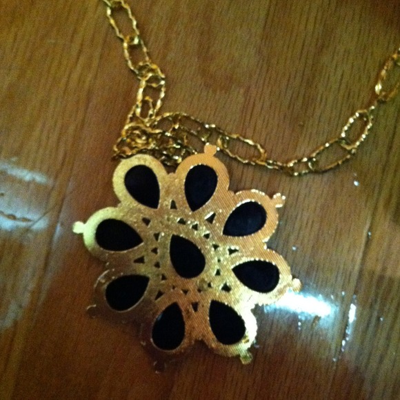 SALE! HP 12/3 & 1/26!!! Emerald Green necklace - Picture 3 of 4