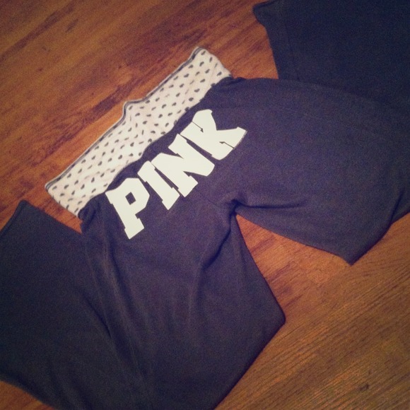 Fold over Grey hart VS pink yoga pants
