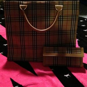 📦TRADE W/ BRITT📦 Burberry bag & wallet