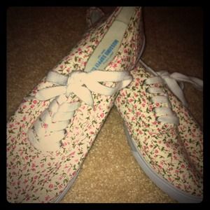 Mossimo floral print Ked-like shoes- size 10