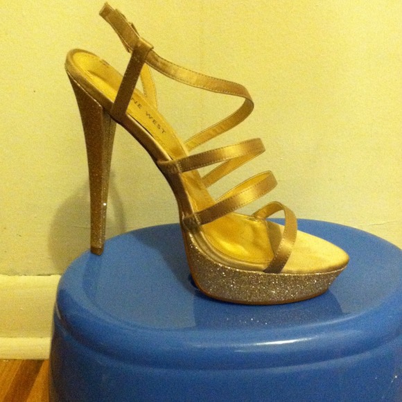 Gorgeous gold glitter NW shoes! Worn only once!!!
