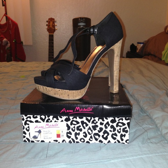 Reserved! ! Black and cork heels !