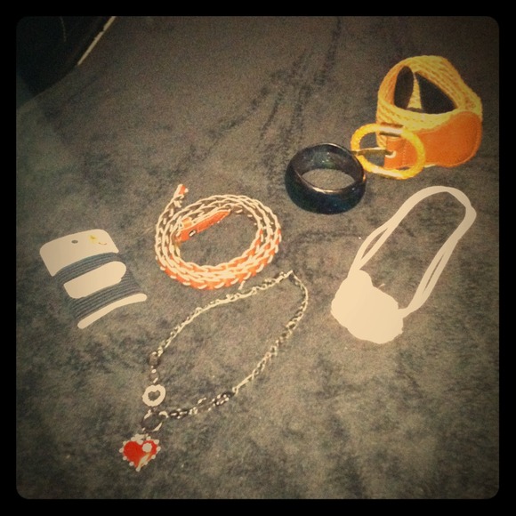 Belts, neckles, hair bands, and braclet!