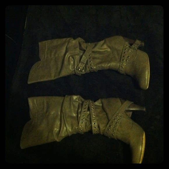 Low heel boots! Super cute! - Picture 1 of 2