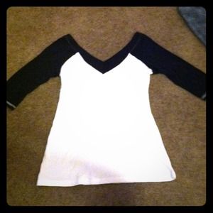 V-neck baseball tee