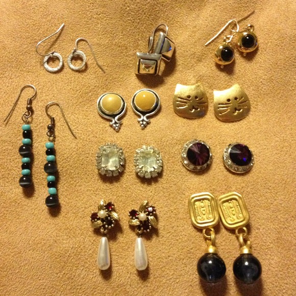 💌Sold in bundle💌Earrings galore!!!!