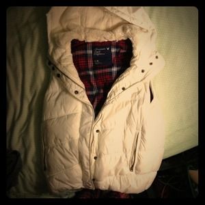 American Eagle Outfitters goose down white vest