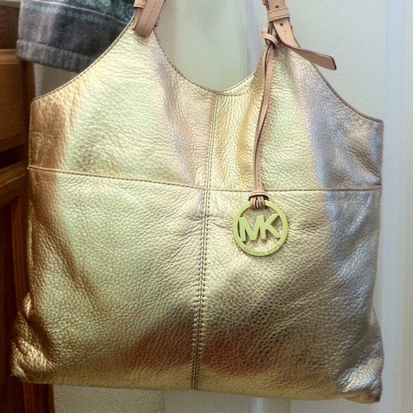 ✨SOLD✨More pictures for Michael Kors handbag