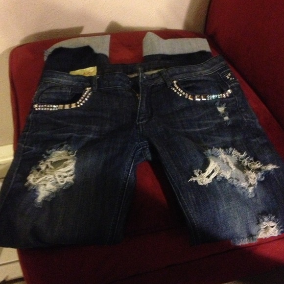 🌻🌻REDUCED🌻🌻Bing dark wash torn jeans