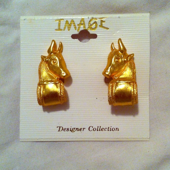 Cute unicorn/ horse head clip earrings!