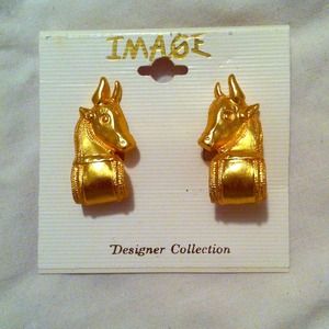 Cute unicorn/ horse head clip earrings!