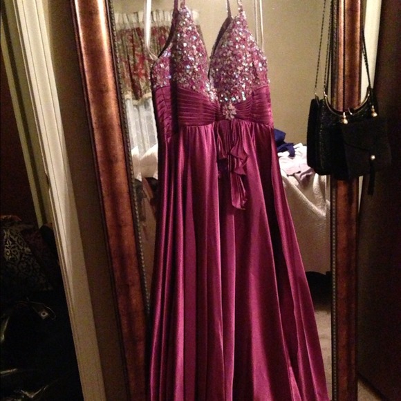 Purple evening gown! - Picture 2 of 4