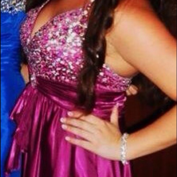 Purple evening gown! - Picture 4 of 4