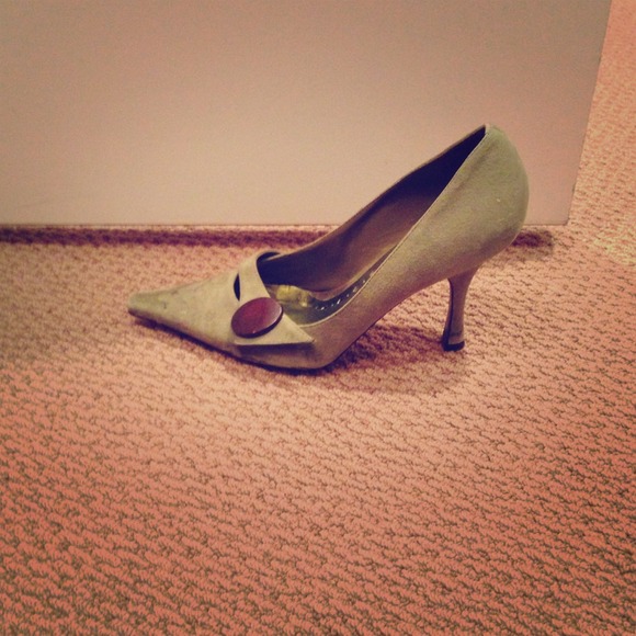 Olive Suede BCBGGirls pumps - Picture 1 of 3