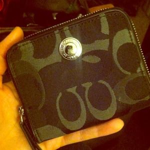 ⭕⭕RESERVED⭕⭕ Coach zippered wallet