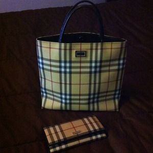 Reduced price!!Burberry purse special edition