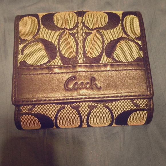 Like new Coach wallet - Picture 1 of 4