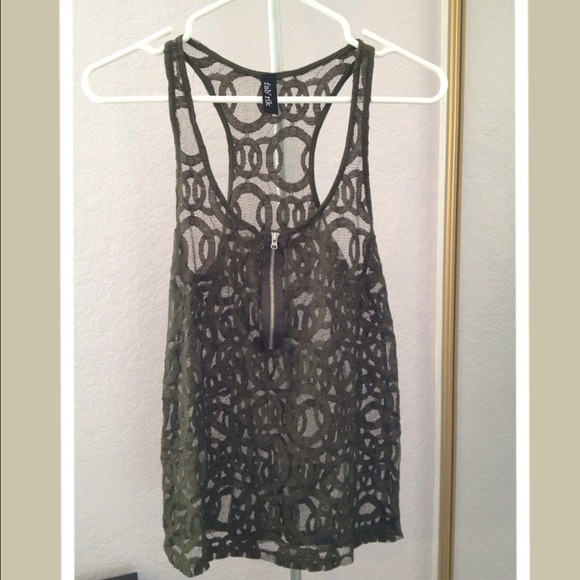 *Sold in bundle* Army green Lace tank top - Picture 1 of 3