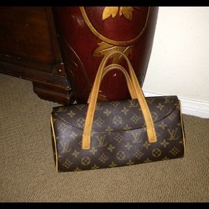 Sold👜💳📦📫Authentic Louis Vuitton Sonatine