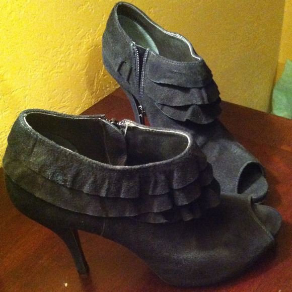 🎉Reduced🎉Gianni Bini heels... - Picture 2 of 4