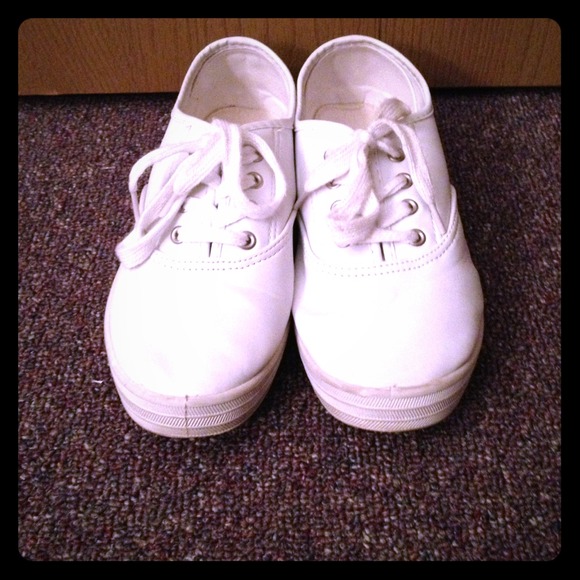 ❤SOLD BUNDLE❤White sneakers!!!