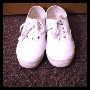 ❤SOLD BUNDLE❤White sneakers!!!