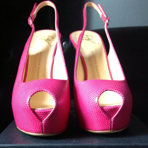 SOLD Giuseppe Zanotti Fuchsia slingback pumps,