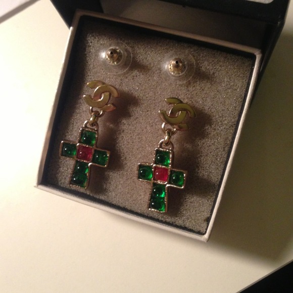 🎀🎀Used Chanel earring(authentic) - Picture 2 of 4