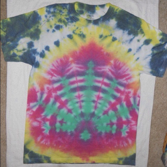 leaf pattern tie dye t shirt