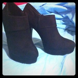 NIB Cuffed platform booties